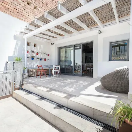 Lejlighed Lejlighed I På 127 M². Soveværelser: 2. Private Badeværelser: 2. *